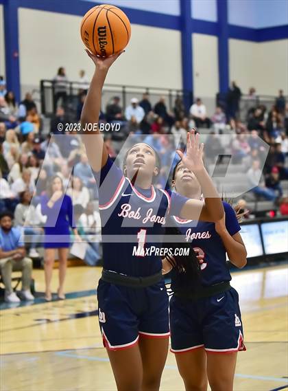 Thumbnail 3 in Bob Jones photogallery.