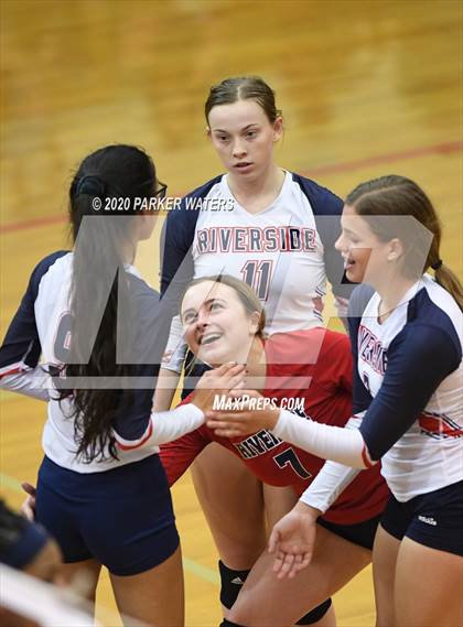 Thumbnail 2 in Riverside Academy @ Metairie Park Country Day (LHSAA Playoffs) photogallery.