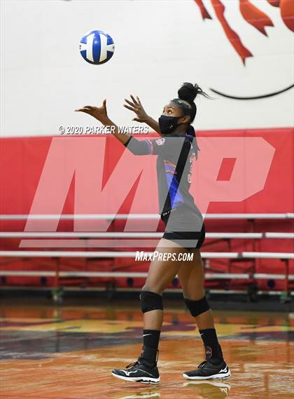 Thumbnail 1 in Riverside Academy @ Metairie Park Country Day (LHSAA Playoffs) photogallery.