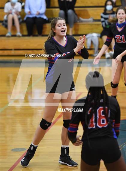Thumbnail 3 in Riverside Academy @ Metairie Park Country Day (LHSAA Playoffs) photogallery.