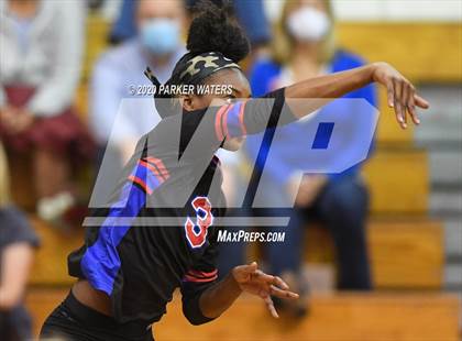 Thumbnail 2 in Riverside Academy @ Metairie Park Country Day (LHSAA Playoffs) photogallery.