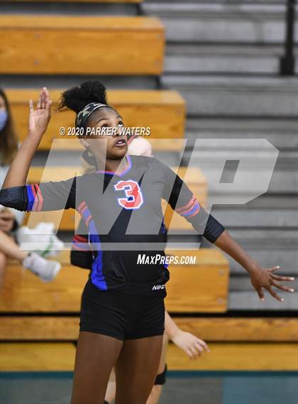Thumbnail 3 in Riverside Academy @ Metairie Park Country Day (LHSAA Playoffs) photogallery.