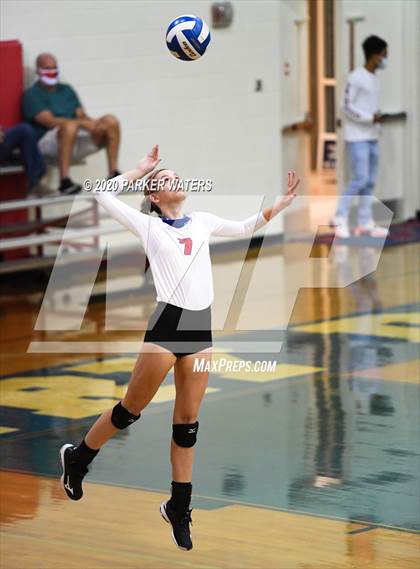 Thumbnail 1 in Riverside Academy @ Metairie Park Country Day (LHSAA Playoffs) photogallery.