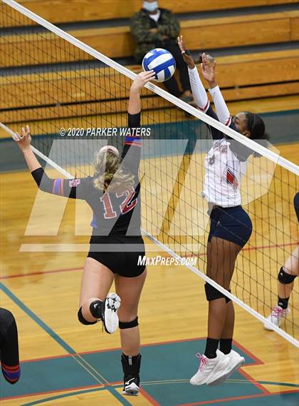 Thumbnail 2 in Riverside Academy @ Metairie Park Country Day (LHSAA Playoffs) photogallery.