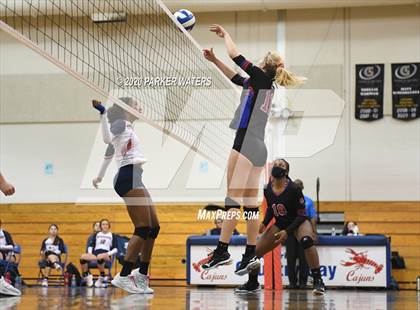 Thumbnail 1 in Riverside Academy @ Metairie Park Country Day (LHSAA Playoffs) photogallery.