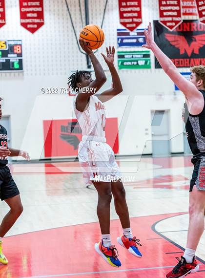 Thumbnail 1 in Monroe vs. Morehead photogallery.