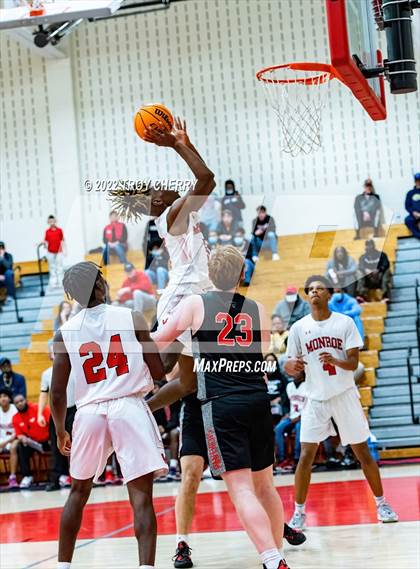 Thumbnail 2 in Monroe vs. Morehead photogallery.