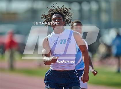 Thumbnail 1 in Panther Relays (100M) photogallery.