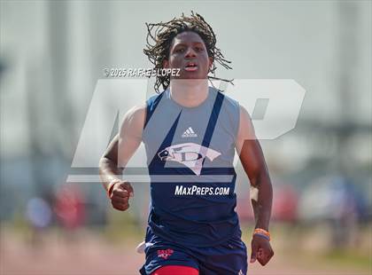 Thumbnail 1 in Panther Relays (100M) photogallery.