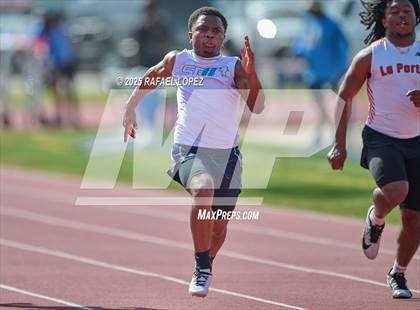Thumbnail 3 in Panther Relays (100M) photogallery.