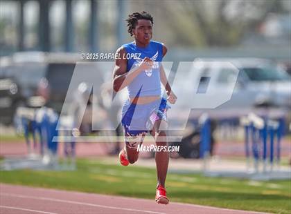 Thumbnail 1 in Panther Relays (100M) photogallery.