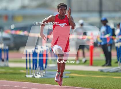 Thumbnail 2 in Panther Relays (100M) photogallery.