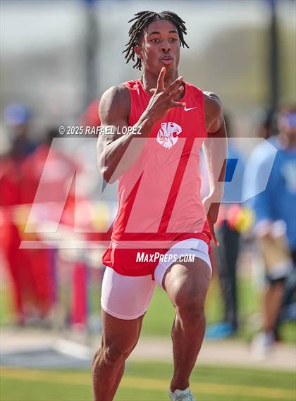 Thumbnail 1 in Panther Relays (100M) photogallery.