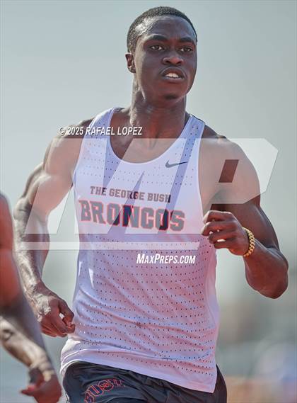 Thumbnail 1 in Panther Relays (100M) photogallery.
