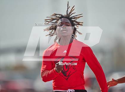 Thumbnail 1 in Panther Relays (100M) photogallery.