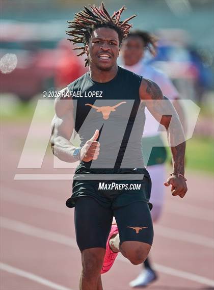 Thumbnail 1 in Panther Relays (100M) photogallery.