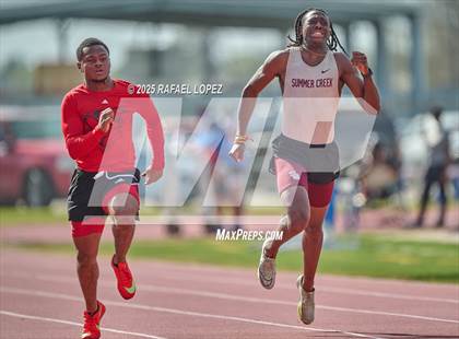 Thumbnail 1 in Panther Relays (100M) photogallery.