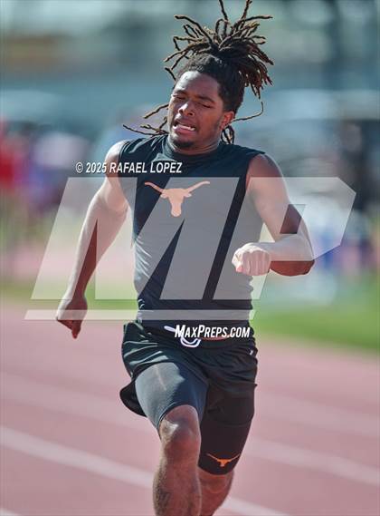 Thumbnail 2 in Panther Relays (100M) photogallery.