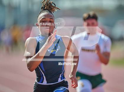 Thumbnail 2 in Panther Relays (100M) photogallery.