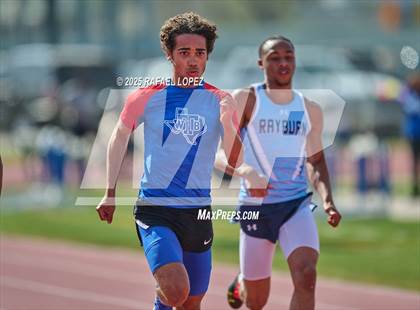 Thumbnail 1 in Panther Relays (100M) photogallery.
