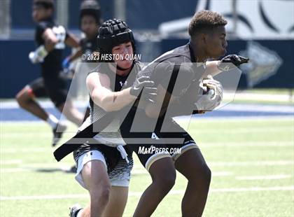 Thumbnail 2 in Mater Dei Catholic vs. Carlsbad (Brave 8 Invitational) photogallery.