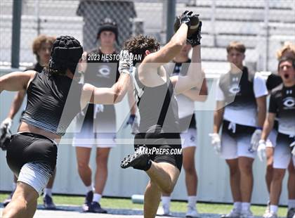 Thumbnail 2 in Mater Dei Catholic vs. Carlsbad (Brave 8 Invitational) photogallery.