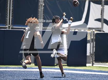 Thumbnail 3 in Mater Dei Catholic vs. Carlsbad (Brave 8 Invitational) photogallery.