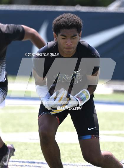 Thumbnail 3 in Mater Dei Catholic vs. Carlsbad (Brave 8 Invitational) photogallery.