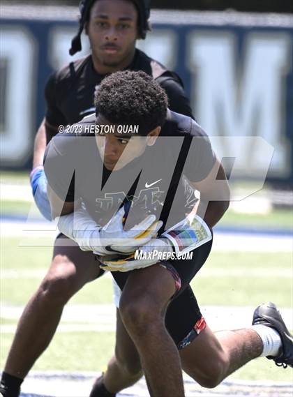 Thumbnail 2 in Mater Dei Catholic vs. Carlsbad (Brave 8 Invitational) photogallery.