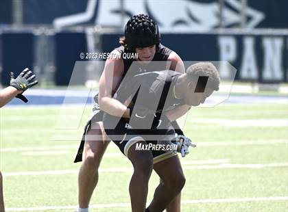 Thumbnail 2 in Mater Dei Catholic vs. Carlsbad (Brave 8 Invitational) photogallery.