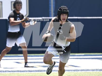 Thumbnail 1 in Mater Dei Catholic vs. Carlsbad (Brave 8 Invitational) photogallery.