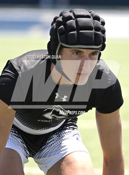 Thumbnail 3 in Mater Dei Catholic vs. Carlsbad (Brave 8 Invitational) photogallery.