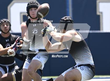 Thumbnail 2 in Mater Dei Catholic vs. Carlsbad (Brave 8 Invitational) photogallery.