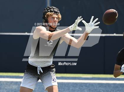 Thumbnail 2 in Mater Dei Catholic vs. Carlsbad (Brave 8 Invitational) photogallery.