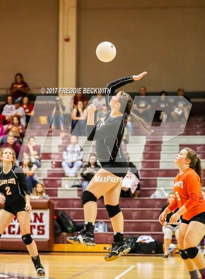 Thumbnail 1 in Tom Bean vs. Collinsville (UIL 2A Area Playoff) photogallery.