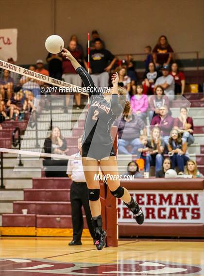 Thumbnail 1 in Tom Bean vs. Collinsville (UIL 2A Area Playoff) photogallery.