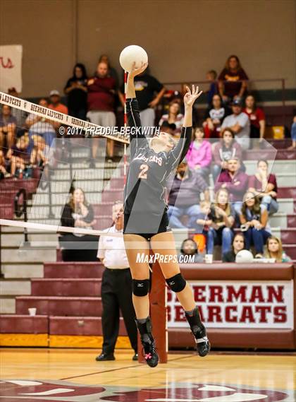 Thumbnail 3 in Tom Bean vs. Collinsville (UIL 2A Area Playoff) photogallery.