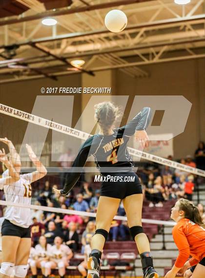 Thumbnail 3 in Tom Bean vs. Collinsville (UIL 2A Area Playoff) photogallery.