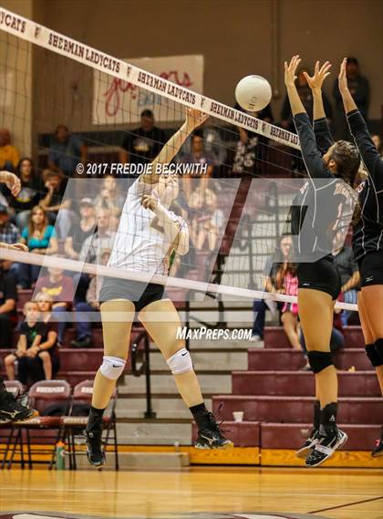 Thumbnail 2 in Tom Bean vs. Collinsville (UIL 2A Area Playoff) photogallery.