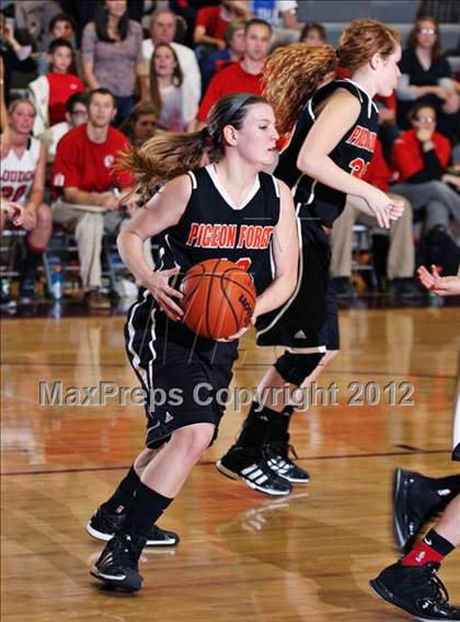 Thumbnail 2 in Pigeon Forge vs. Loudon (Region 2-AA semifinal) photogallery.