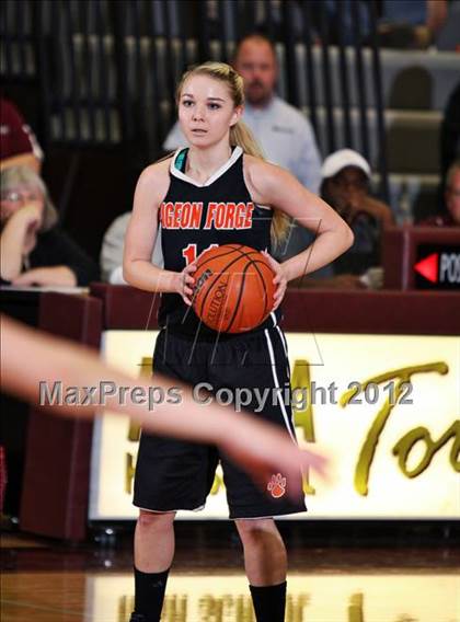 Thumbnail 2 in Pigeon Forge vs. Loudon (Region 2-AA semifinal) photogallery.