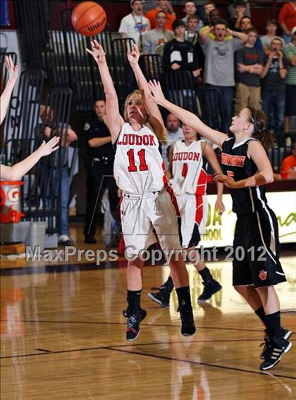 Thumbnail 1 in Pigeon Forge vs. Loudon (Region 2-AA semifinal) photogallery.