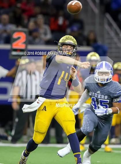Thumbnail 2 in Bingham vs. St. Thomas Aquinas (Geico State Champions Bowl Series) photogallery.