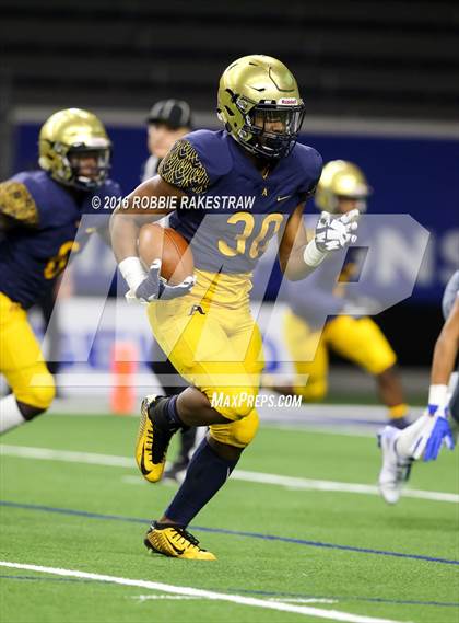 Thumbnail 3 in Bingham vs. St. Thomas Aquinas (Geico State Champions Bowl Series) photogallery.