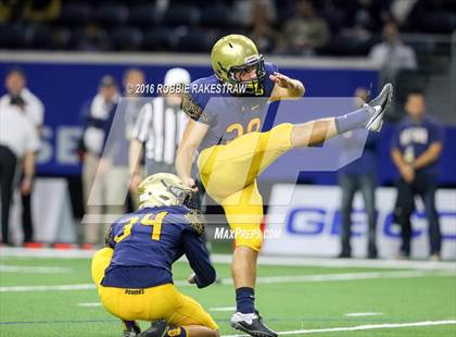 Thumbnail 3 in Bingham vs. St. Thomas Aquinas (Geico State Champions Bowl Series) photogallery.