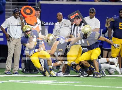 Thumbnail 2 in Bingham vs. St. Thomas Aquinas (Geico State Champions Bowl Series) photogallery.