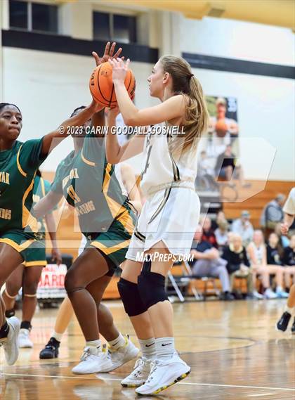 Thumbnail 3 in White Oak @ Croatan photogallery.