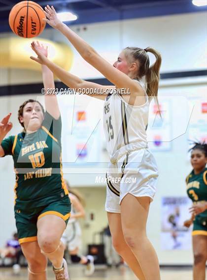 Thumbnail 3 in White Oak @ Croatan photogallery.