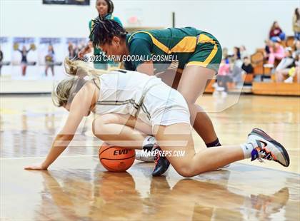 Thumbnail 3 in White Oak @ Croatan photogallery.