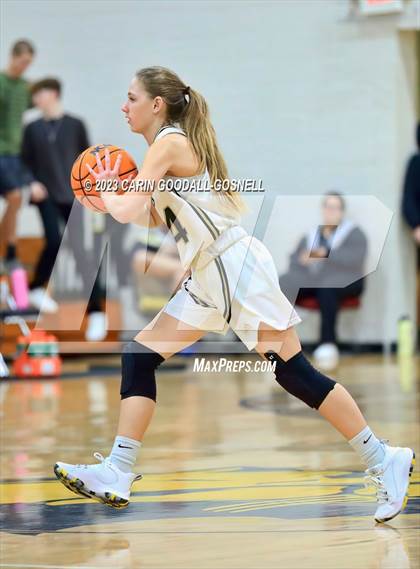 Thumbnail 3 in White Oak @ Croatan photogallery.